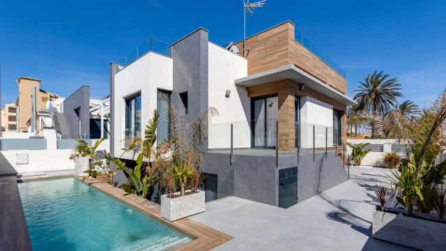 Современные виллы у моря в Торревьехе – уникальная возможность!