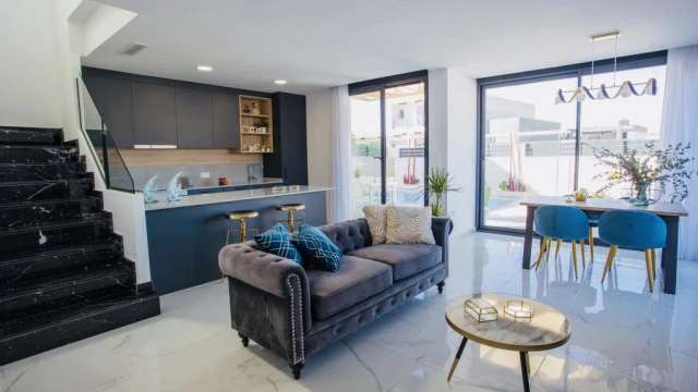 Роскошные виллы в Los Montesinos с видом на озера