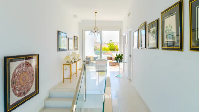 Современные индивидуальные дома с садом и бассейном на Коста-дель-Соль