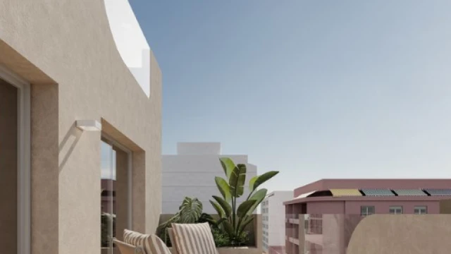 Новая недвижимость с бассейном в 150 метрах от моря в Торревьехе