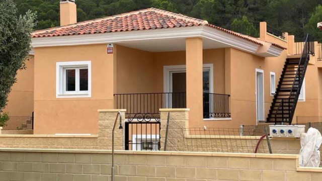 Эксклюзивная вилла новостройки с общими зонами и бассейном