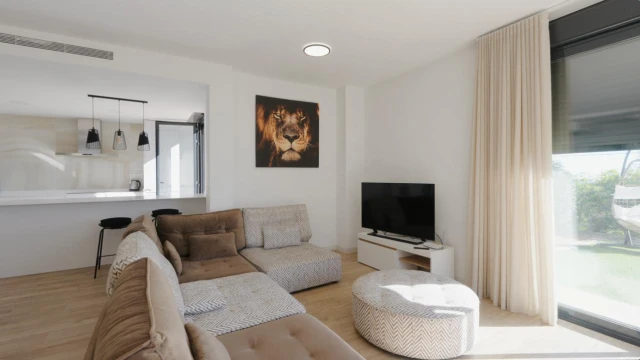 Современная вилла с 3 спальнями и видом на море и горы