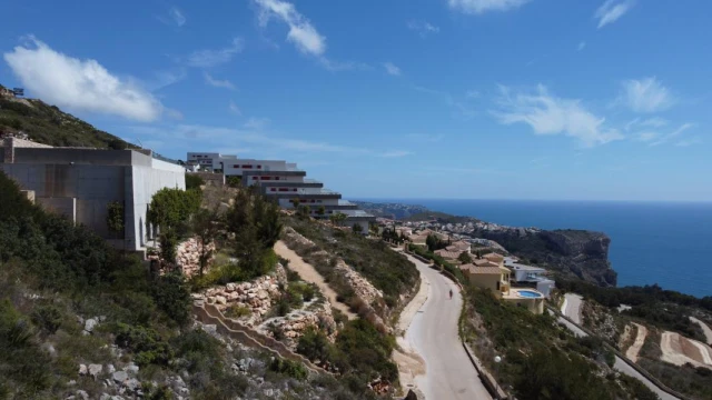 Эксклюзивная вилла в стиле средиземноморской жизни на Коста-Бланка. Панорамные виды, бассейн, 3 спальни, современный дизайн.