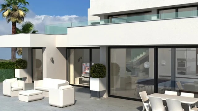 Роскошная вилла на юго-востоке Коста-Бланки с потрясающими видами на Средиземное море. Современный дизайн, открытые пространства и гармония с природой.…