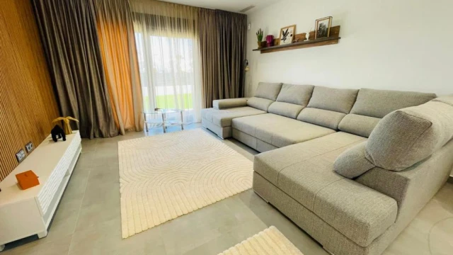 Уникальная возможность! Вилла в лучшем районе Торревьехи, Агуас Нуэвас. Совершенно независимая с участком 850м, частным бассейном и парковкой на 8+ машин.…