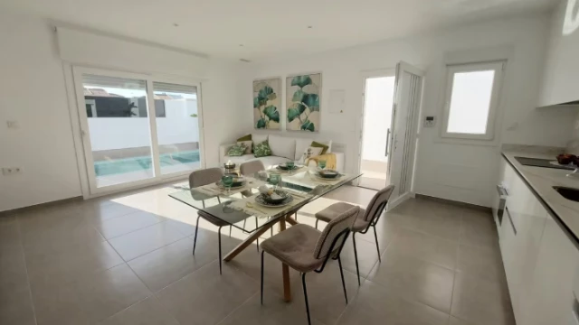 Эксклюзивное новое строительство в Торре-Пачеко: виллы с бассейном, 2-3 спальни, солнечные террасы и максимальной энергоэффективностью.