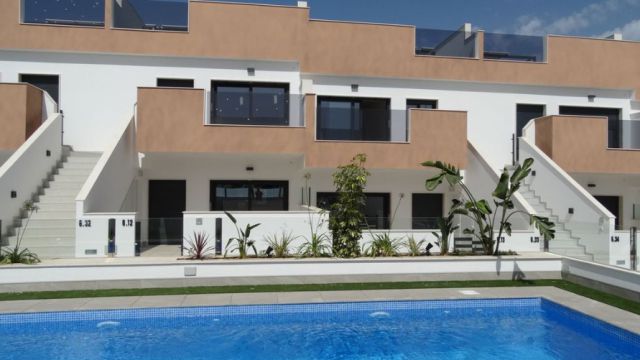 Bungalows modernos con piscina en Pilar de la Horadada, Alicante