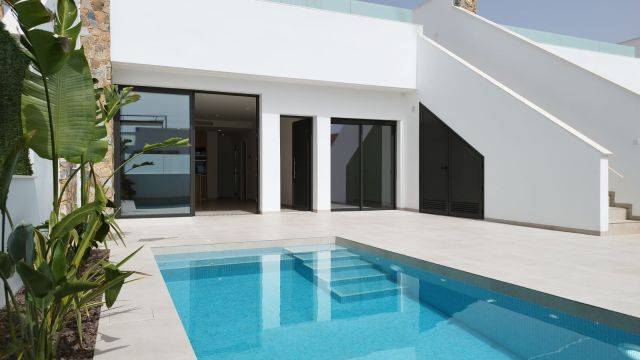 Новые виллы с солярием и частным бассейном в прекрасном регионе Мурсия, Лос Алькасарес.