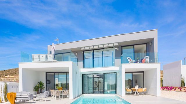 Villas de lujo en entorno de golf con vistas espectaculares - Descubre la serenidad en Murcia.