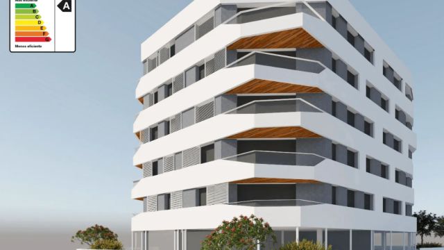 Жилье всего в 50 метрах от моря в перспективном районе Агиласа