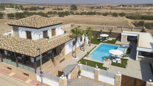 Роскошная недвижимость с собственным спа, тренажерным залом и бассейном — готова к заселению