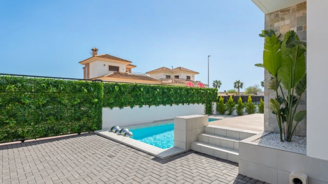 Villa de lujo a 800m del mar en Los Alcázares