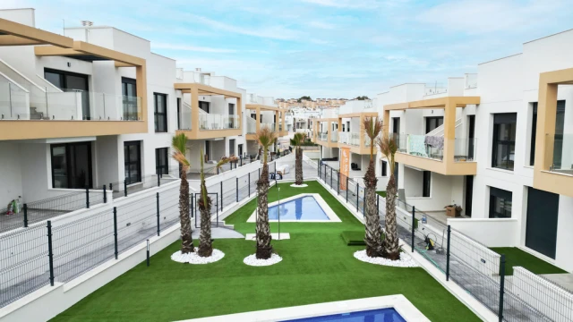 Новые роскошные дома в Ориуэла Коста: энергоэффективность и современный дизайн