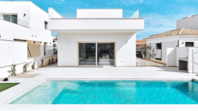 Эксклюзивные виллы в Лос-Монтесинос: комфорт у моря