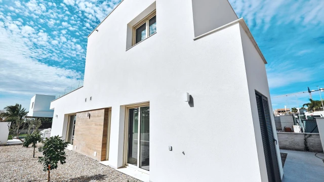 Эксклюзивные виллы у моря: комфорт и качество жизни в Лос-Монтесинос