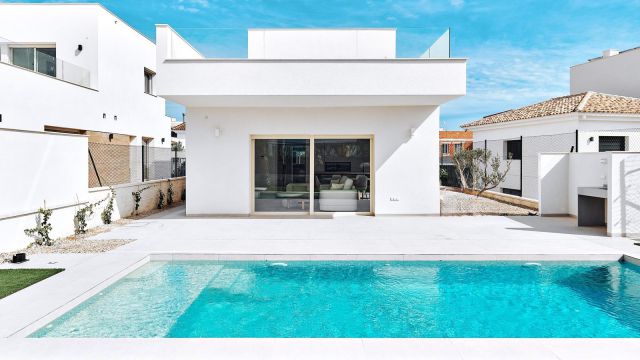 Эксклюзивные виллы у моря: комфорт и качество жизни в Лос-Монтесинос