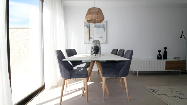 Новые дома с бассейном в Пилар-де-ла-Орадада: идеальное место у моря!