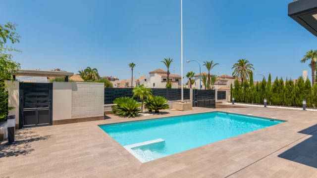 Luxury Homes near Murcia's Beaches: 3-4 Bedrooms, 400-800 m²