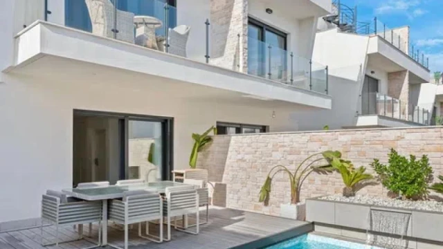 Престижные таунхаусы в Гуардамаре: комфорт и роскошь у моря