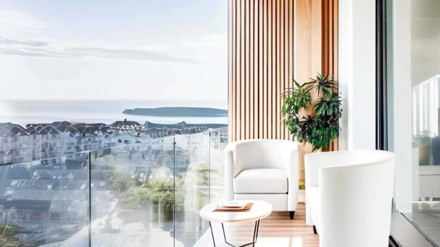 Исследуйте современное здание с 17 резиденциями в Аликанте, Торревьеха. Роскошные апартаменты от 219 000 €. Удобство и качество жизни!