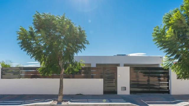 Современное жилье с просторными внешними помещениями в Фортуне, Мурсия

Unique modern design home with spacious outdoor areas in charming Fortuna, Murcia