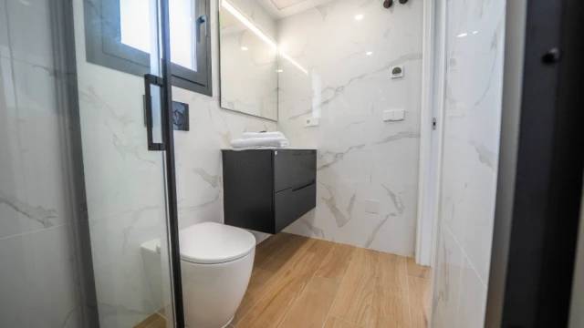 Эксклюзивный жилой комплекс возле поля для гольфа в Аликанте, с 8 современными домами.