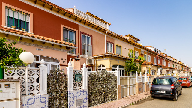 Spacious sunny townhouse in Torrevieja - 1