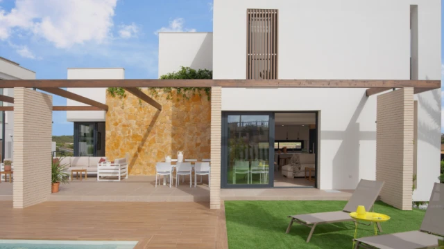 Роскошь и комфорт: виллы в природном районе у моря.