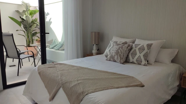 Привлекательные бунгало недалеко от пляжа в Пилар-де-ла-Орадада, Аликанте.