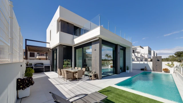 Эксклюзивные виллы в Аликанте: комфорт и элегантность возле моря