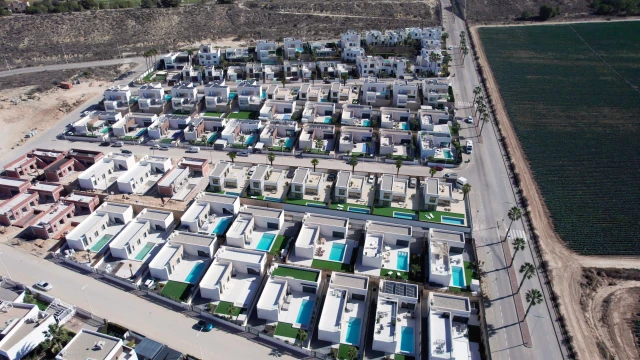 Современные виллы в Аликанте: роскошь и комфорт рядом с морем.