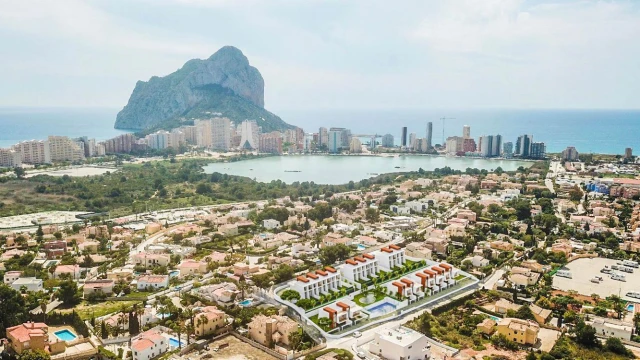 Эксклюзивные новые коттеджи с видом на море в Кальпе