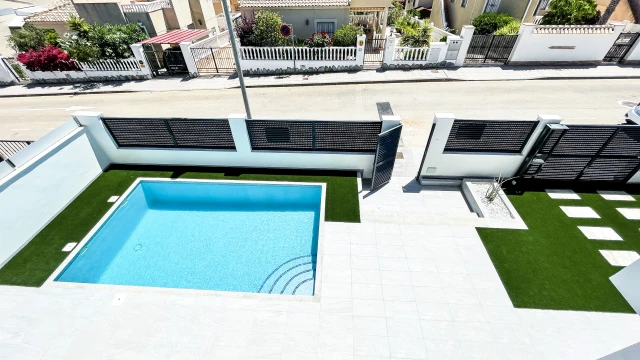 Элитные виллы в Pilar de la Horadada: комфорт и роскошь у моря