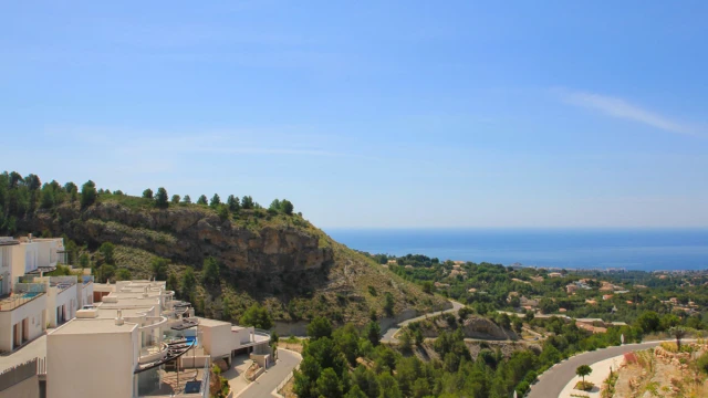 Элитный жилой комплекс с видом на море в Аликанте