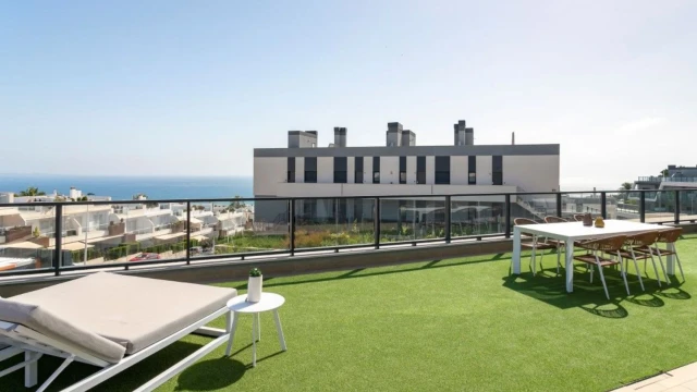 Современные апартаменты с видом на море в Гран Алаканте