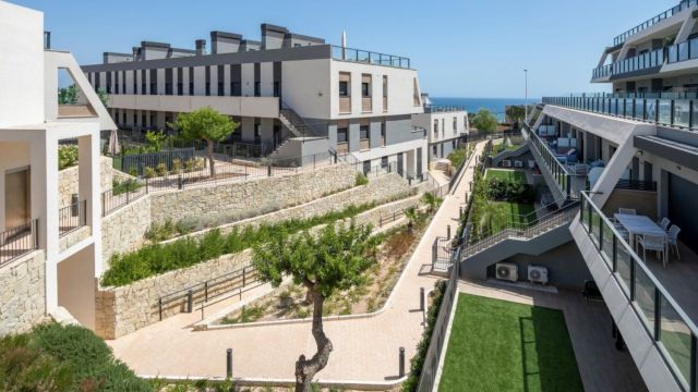 Современные апартаменты с видом на море в Гран Алаканте