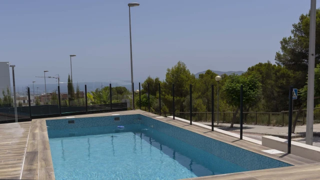 Просторная вилла с садом и бассейном в Полопе