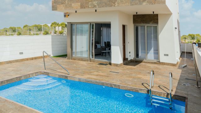 Villas modernas en Orihuela Costa con precios desde 390 000 €