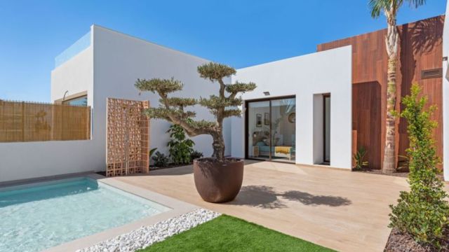 Villas exclusivas en Los Alcázares: diseño mediterráneo y comodidad moderna.
