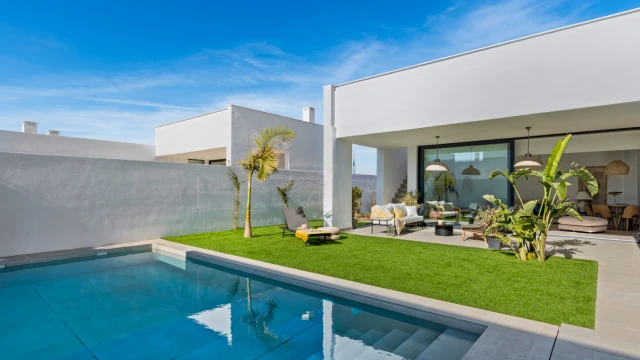 Новая вилла с 3 спальнями и солнечной террасой у пляжей Мар Де Кристал