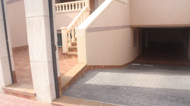 Дом с готовым ремонтом у Лос Альтос: 2 спальни, вид на розовое озеро, близко к морю