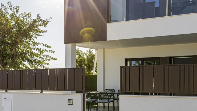 Эксклюзивный жилой комплекс на Коста-Бланках: 2 спальни, терраса с солярием, бассейн.