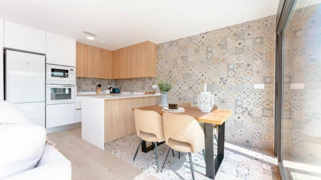 Современные дома с бассейном и солярием в Пилар-де-ла-Орадада, недалеко от Аликанте