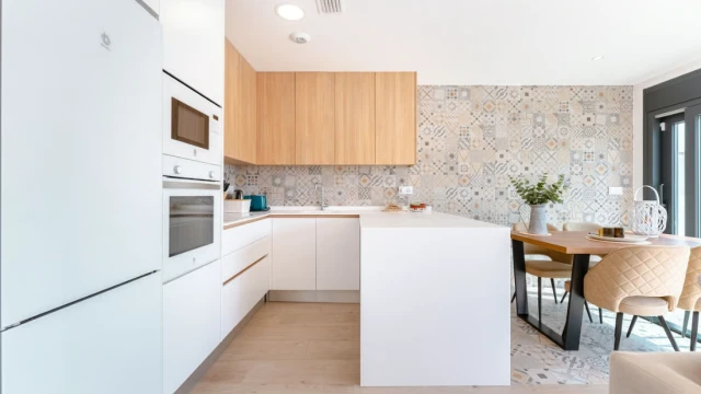 Современные дома с бассейном и солярием в Пилар-де-ла-Орадада, недалеко от Аликанте