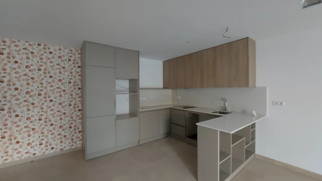 Современные виллы с бассейном и видом на море в Сан-Педро-дель-Пинатар.