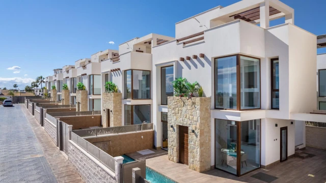 Недвижимость в жилом комплексе Лагуна Азуль

Виллы мечты в живописном районе Аликанте, Лос-Монтесинос. Современный дизайн, уникальные виды, идеальное…