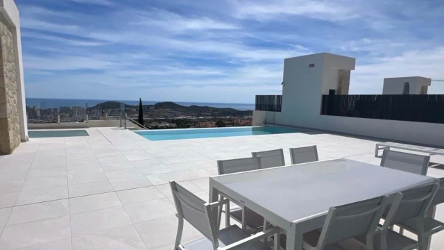 Современная вилла с видом на море в районе Сьерра Кортина