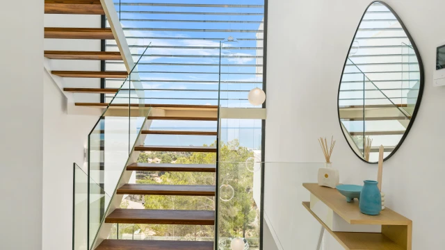 Роскошная вилла с видом на море в городе Алтея