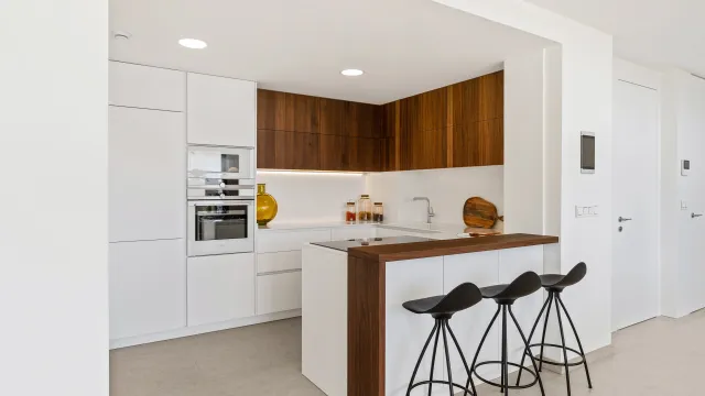 Роскошная вилла с видом на море в городе Алтея