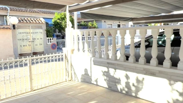 Таунхаус в популярной локации в урбанизации с бассейном